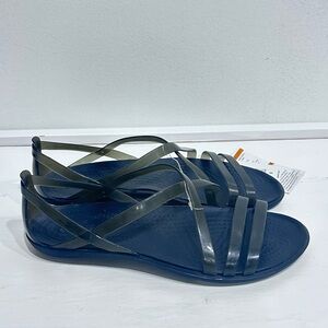 CROCS Women’s Black Isabella Strappy Slip-On Flat Sandals Size US 9